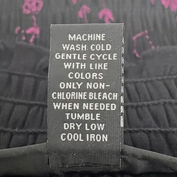 INC Black And Fuchsia Eyelet Top   Sz M  NWT - Picture 5 of 5